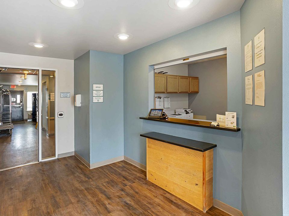 Lobby and Guest Check-in