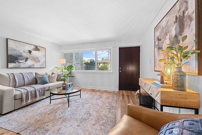 2nd image of 752 Bellevue Avenue E #212