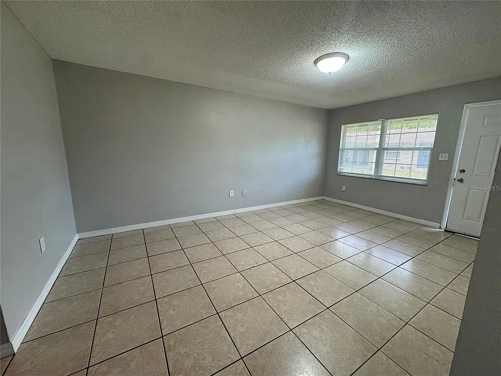 2 bed, 1.0 bath, 900 sqft, $1,250 — Photo 3