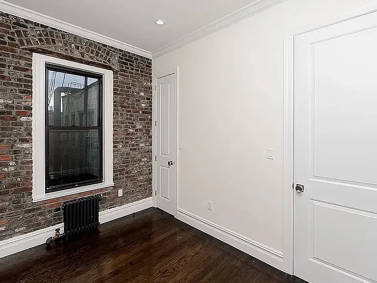 133 E 4th St #15 — Photo 3