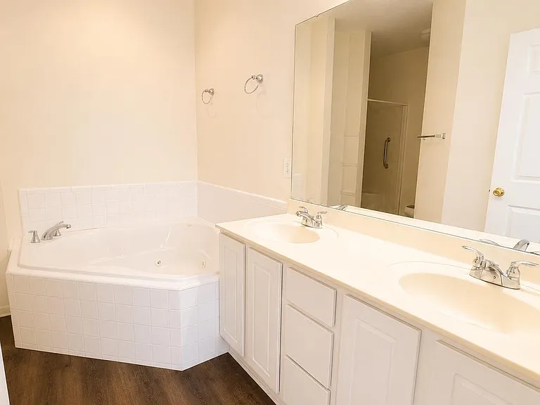 2225 Locksley Woods Dr #C — Photo 15