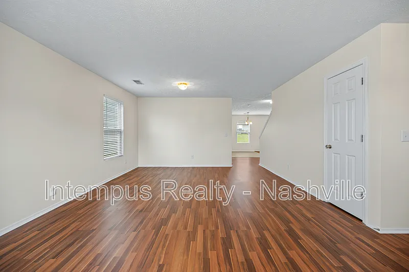4 bed, 2.5 bath, 2445 sqft, $2,497 — Photo 3