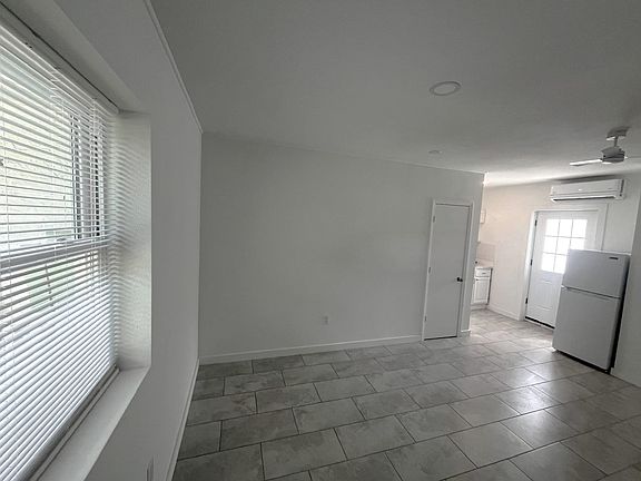 5th image of 2673 Dixie Ln #3