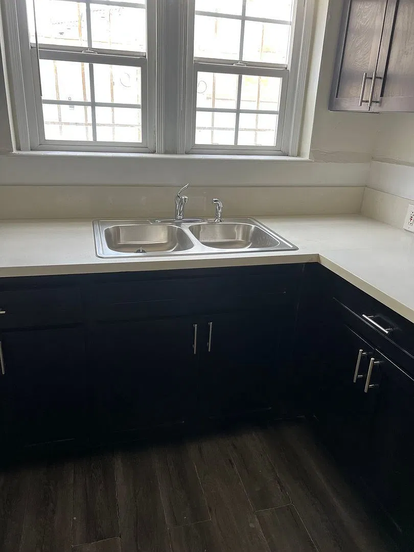 3 bed, 1.0 bath, 900 sqft, $2,745 — Photo 4