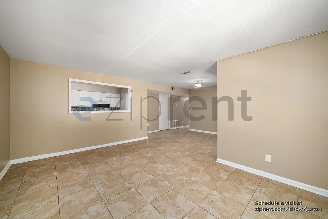 Living Room - 900 Mell Ave #15A