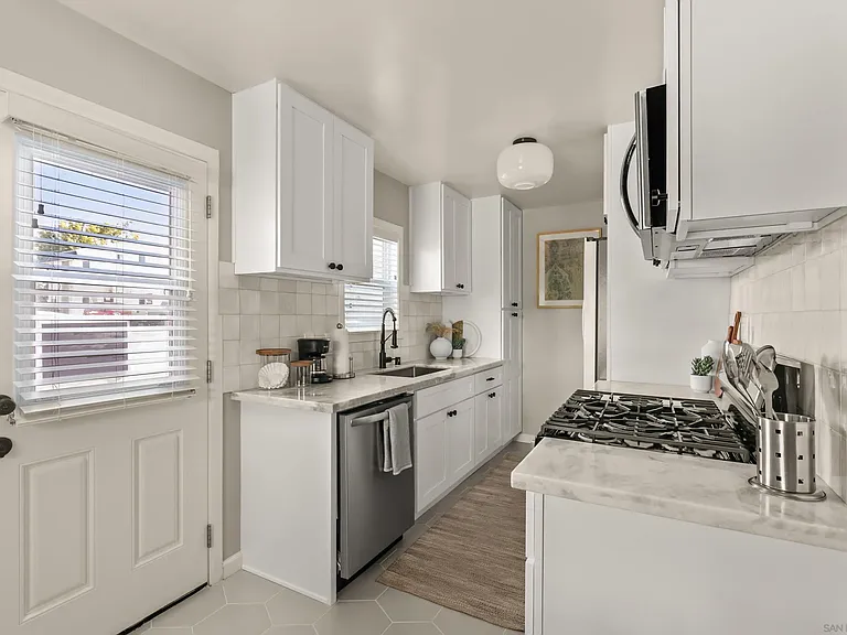 1453 Thomas Ave — Photo 7
