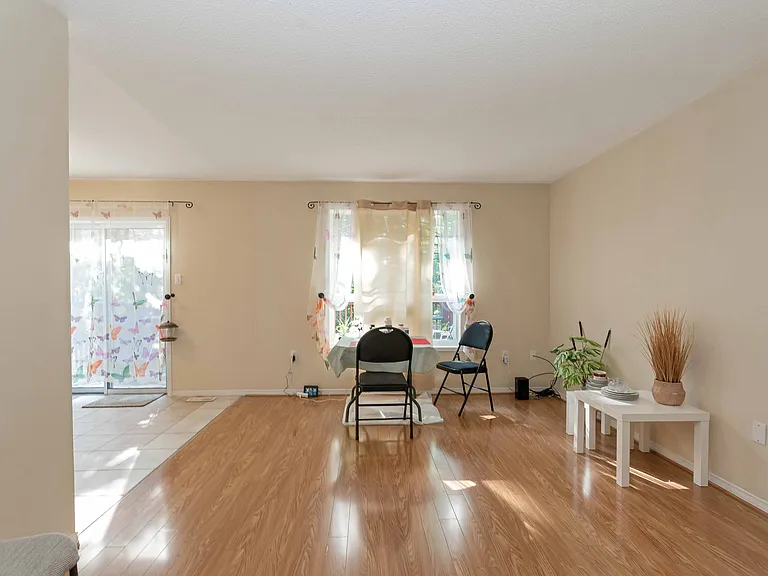 50 Chalmers Dr — Photo 11