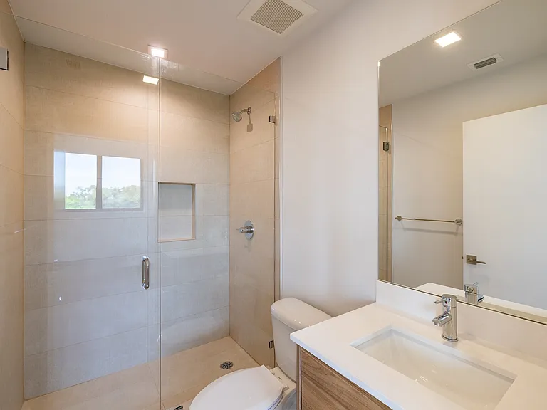 1376 SW 4th St #401 — Photo 19