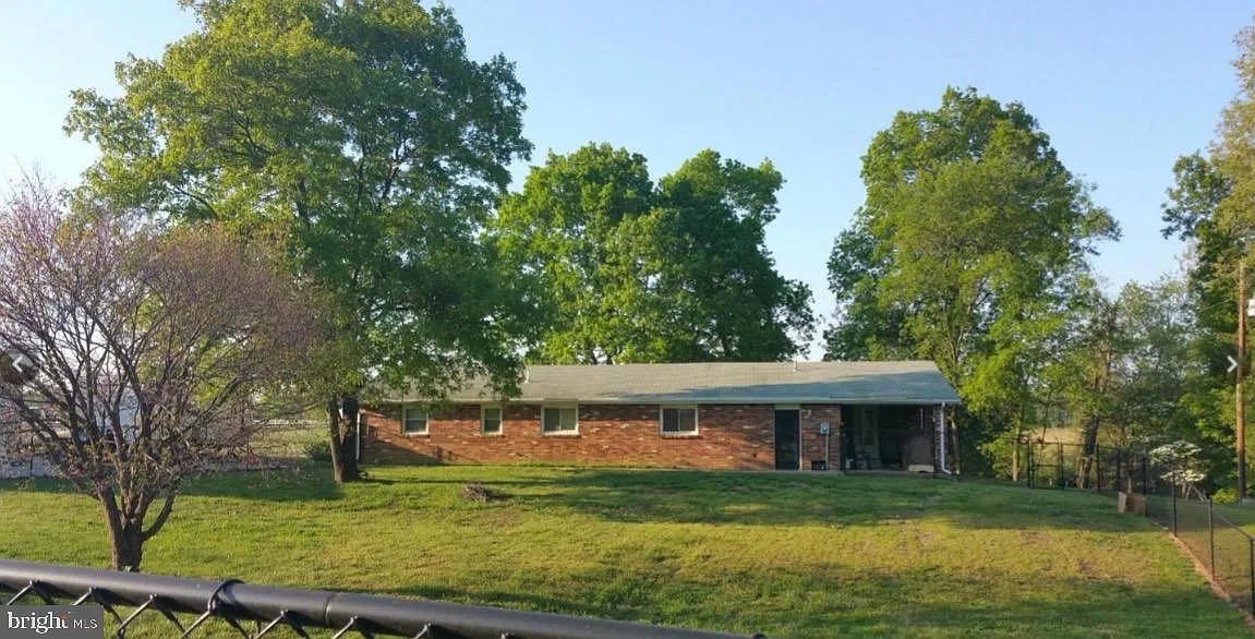 3 bed, 1711 sqft, $3,200 — Photo 3