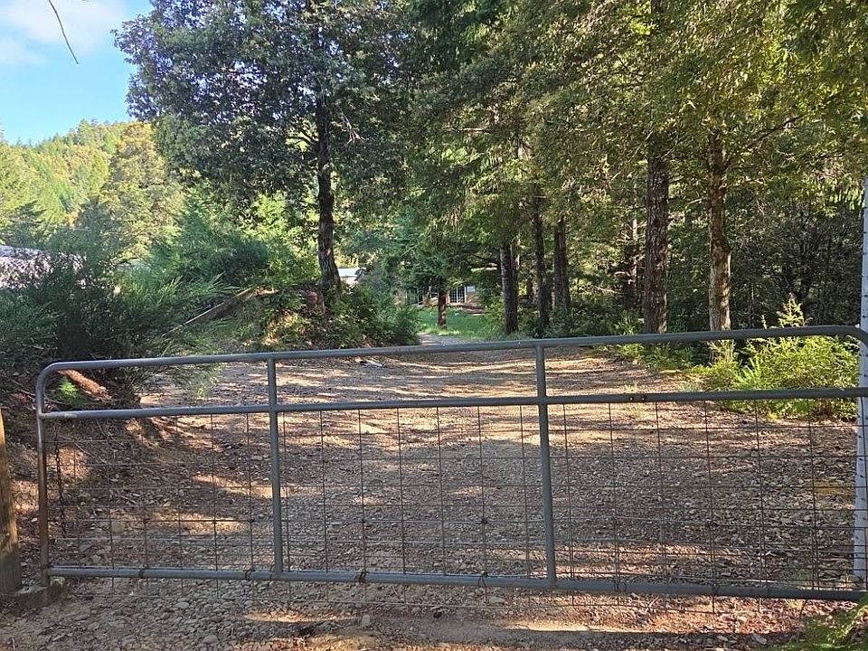 2nd image of 1590 Huckleberry Ln