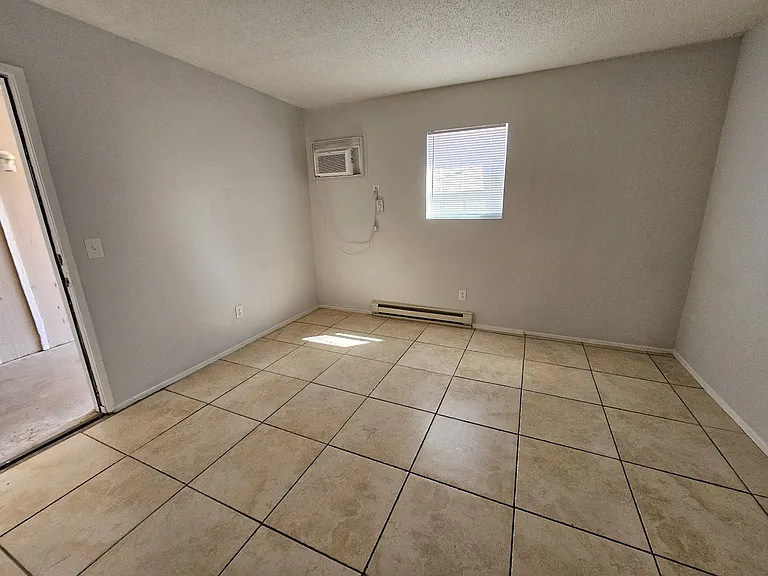 2116 SW 51st St — Photo 7