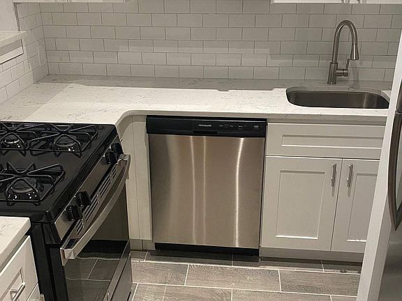 4th image of 66 W 89th St APT 1R