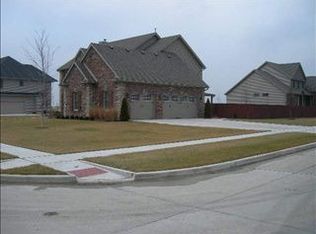 2301 Riverwoods Ln, Bloomington, IL 61704