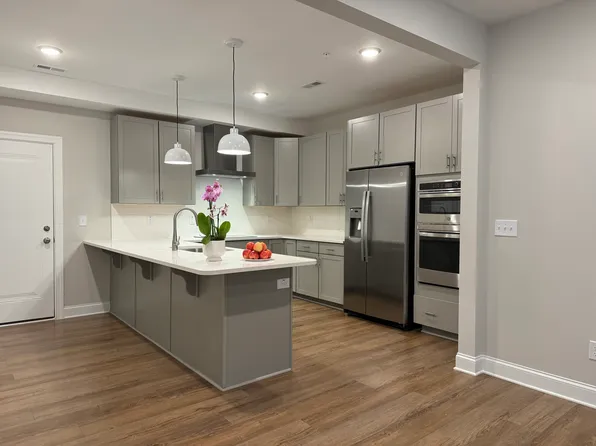 1202 Coach Station Aly #101, Raleigh, NC 27601