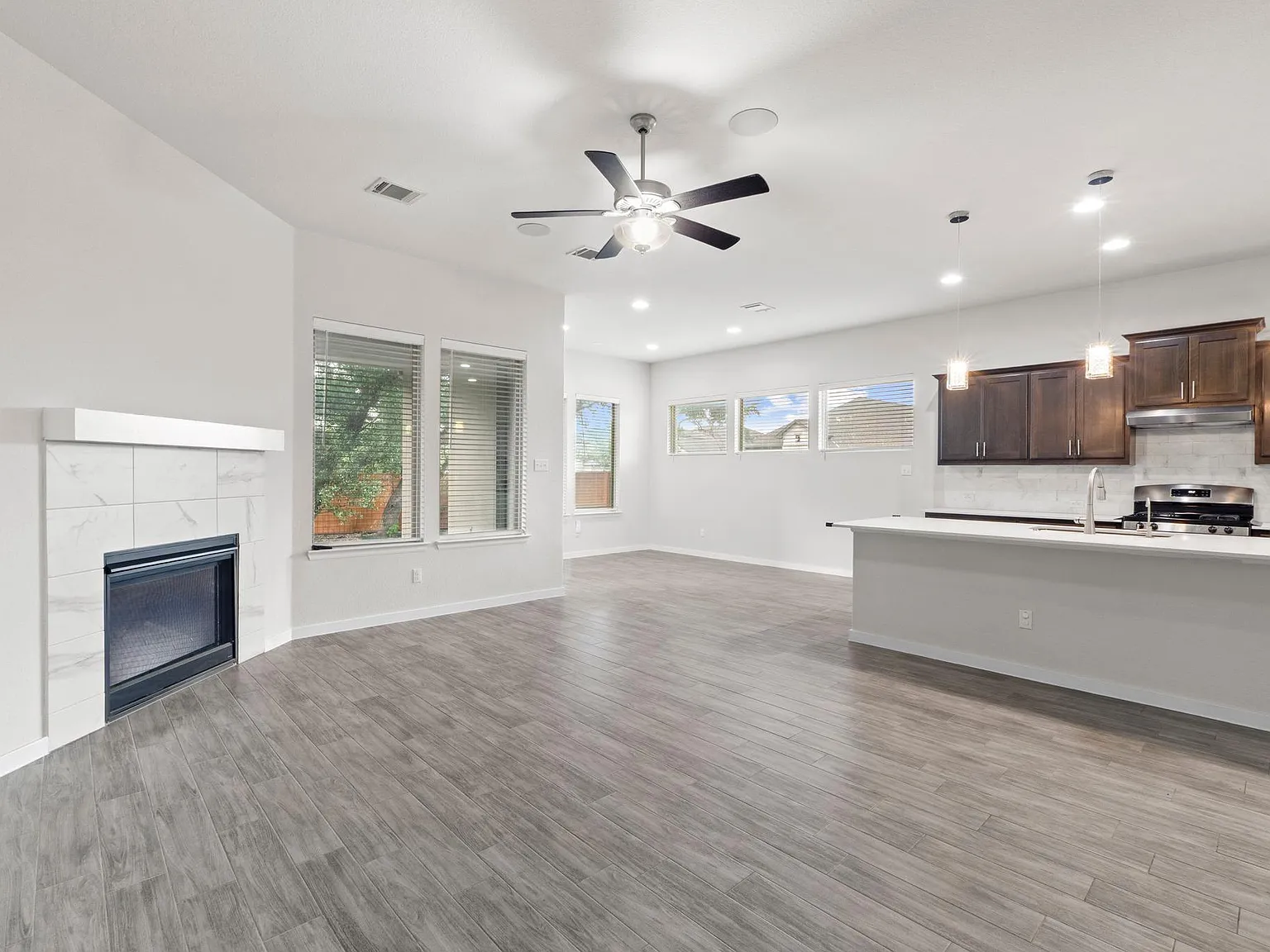 5 bed, 4.0 bath, 3177 sqft, $2,900 — Photo 2