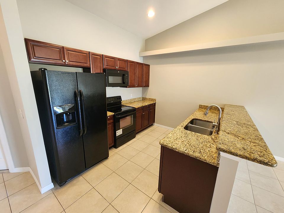 1st image of 508 SE 5th Pl