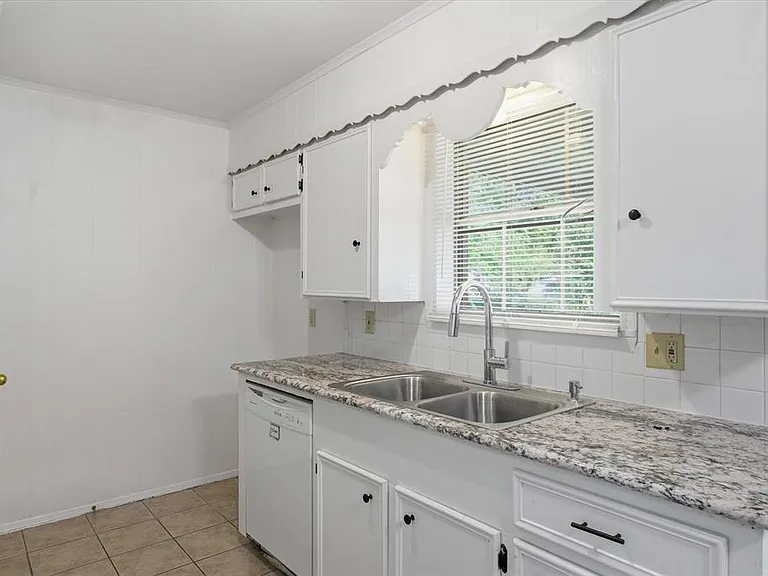 908 W State Highway 243 — Photo 11