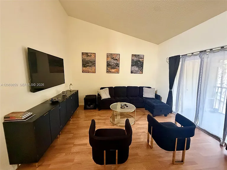 1012 Coral Club Dr #1012 — Photo 2