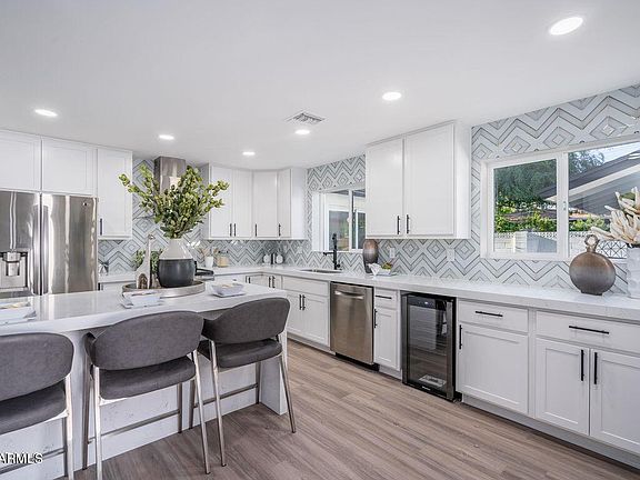 3rd image of 3918 E MULBERRY Drive