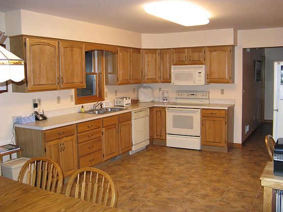 Eat-In Kitchen 23 x 13