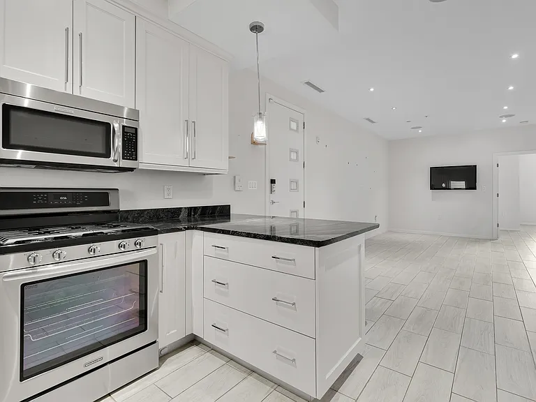 756 Park Rd NW #1 — Photo 7