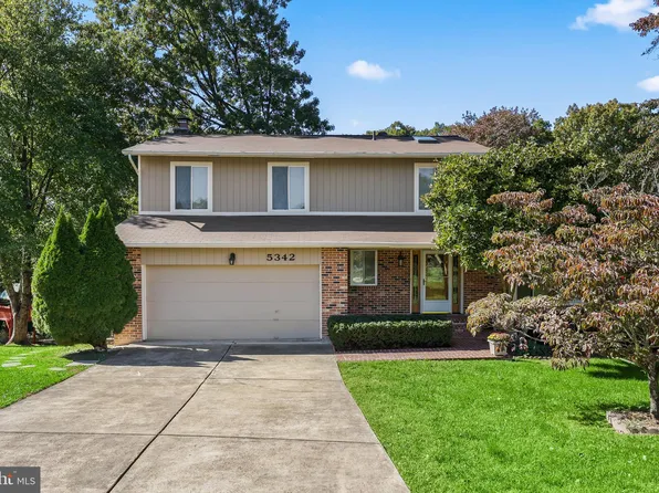 5342 Woodbury Woods Pl, Fairfax, VA 22032