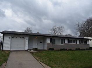 1330 Swallow Ln, Florissant, MO 63031