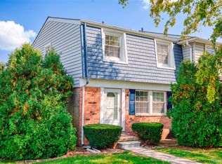 24801 Olde Orchard St, Novi, MI 48375