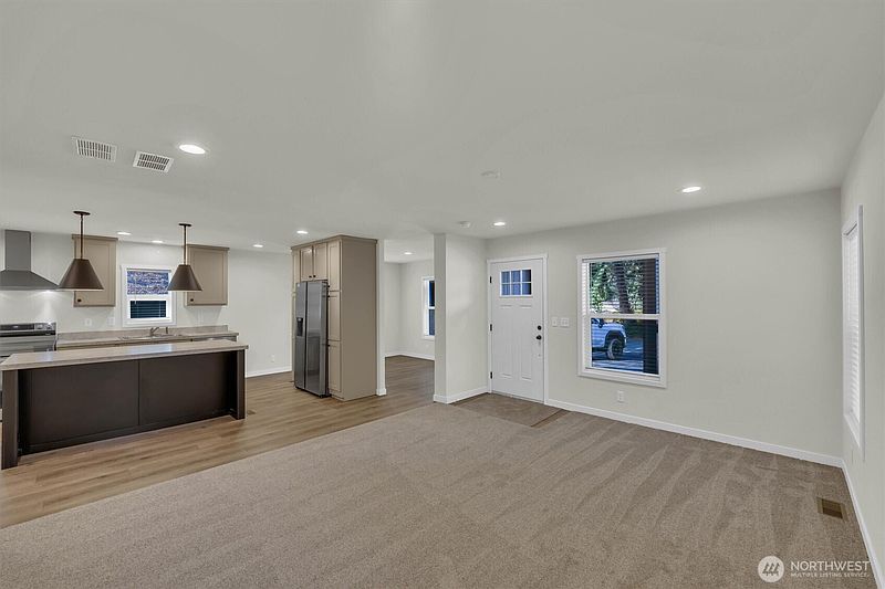 5th image of 11321 205th Avenue E