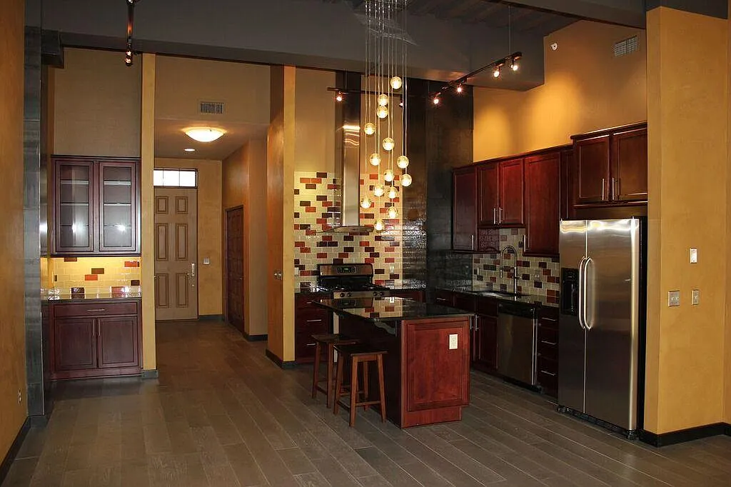 2 bed, 1184 sqft, $2,000 — Photo 3
