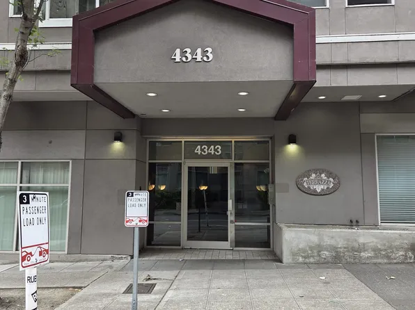 4343 Roosevelt Way NE, Seattle, WA