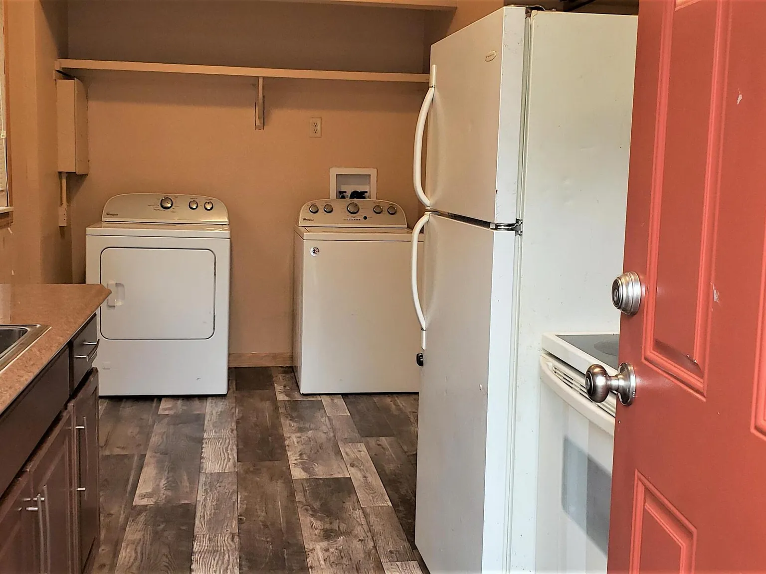 3 bed, 1.0 bath, 850 sqft, $1,905 — Photo 3