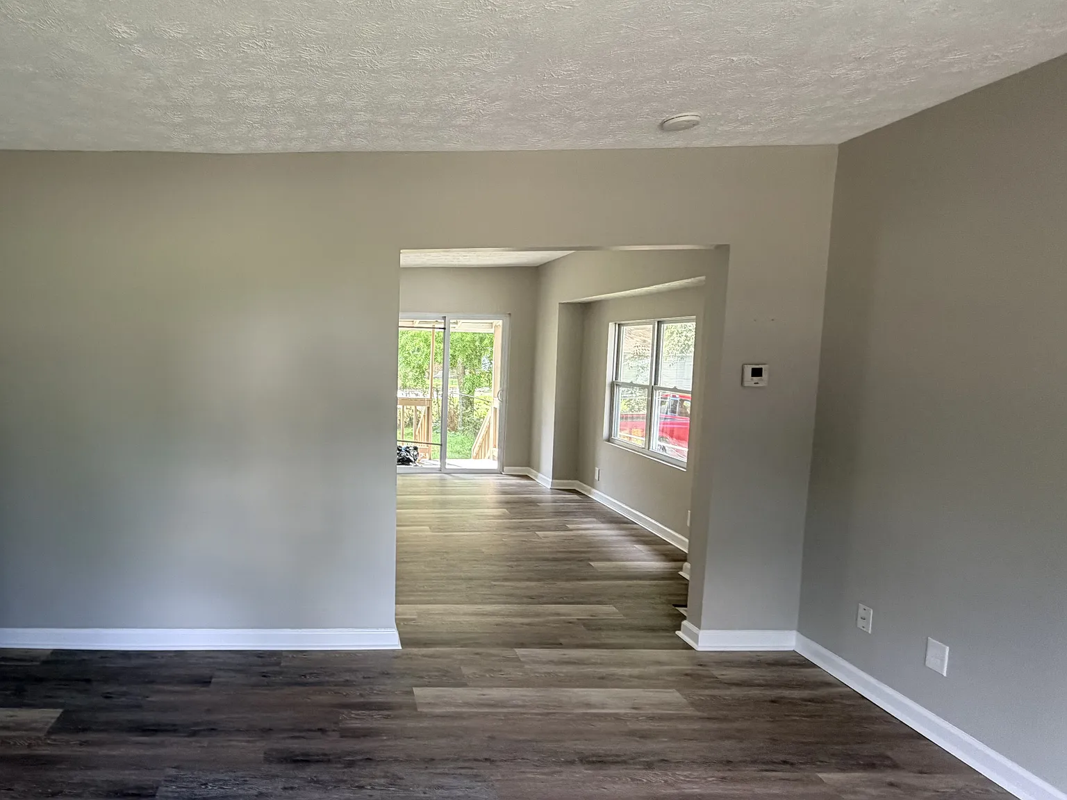 3 bed, 1.5 bath, 1305 sqft, $1,275 — Photo 2