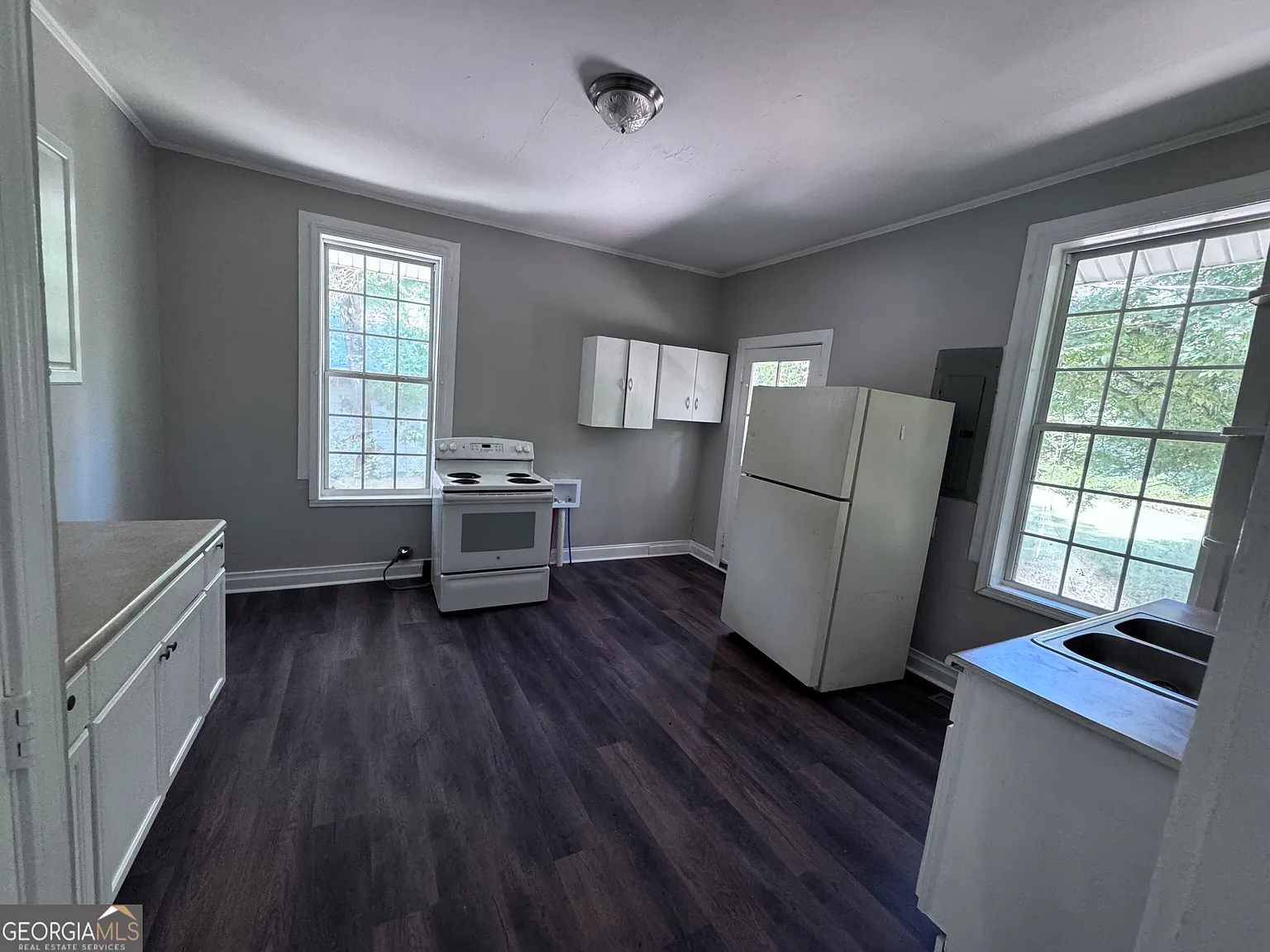 2 bed, 1.0 bath, 1100 sqft, $1,350 — Photo 2