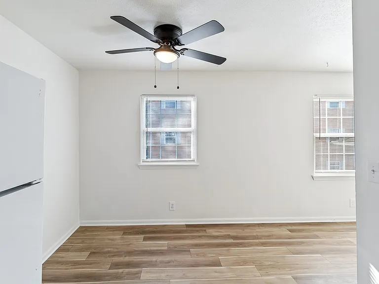 Foreman Apartments — Photo 23