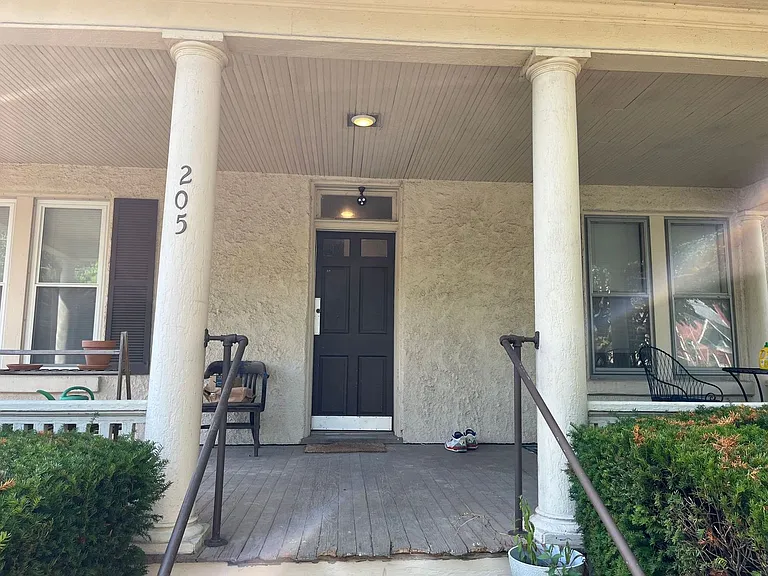 205 S Willow St #B — Photo 15