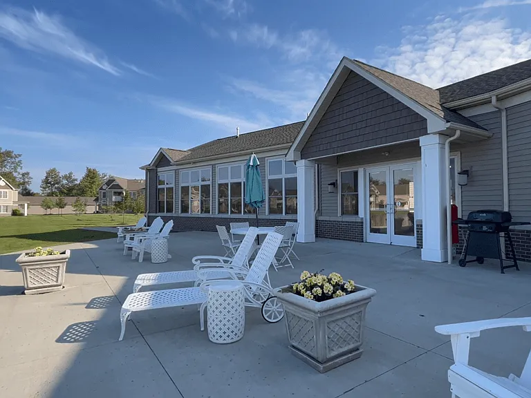 Deer Lakes Apartments — Photo 31