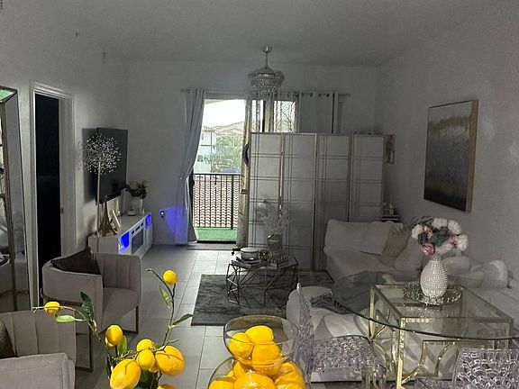 4th image of 8323 Lake Dr #1