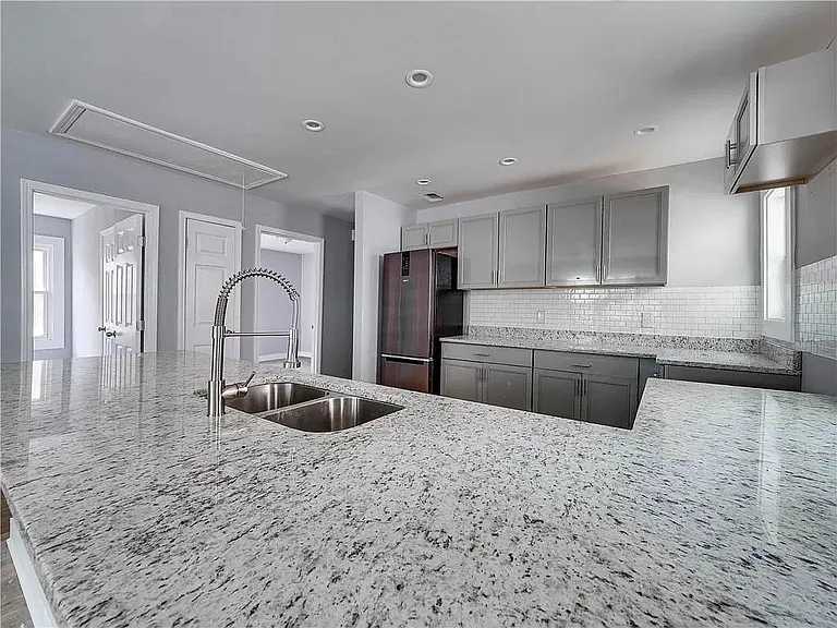294 Booker St SW — Photo 4