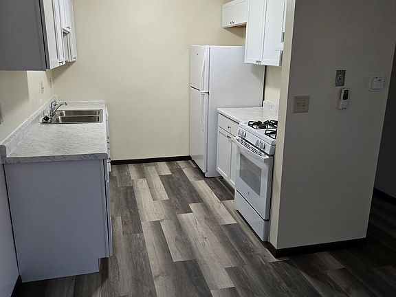 3rd image of 625 Meadow Ln APT 19