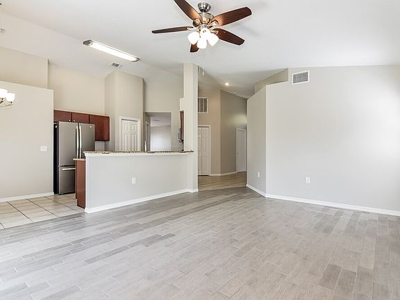 4th image of 10827 Peppersong Dr