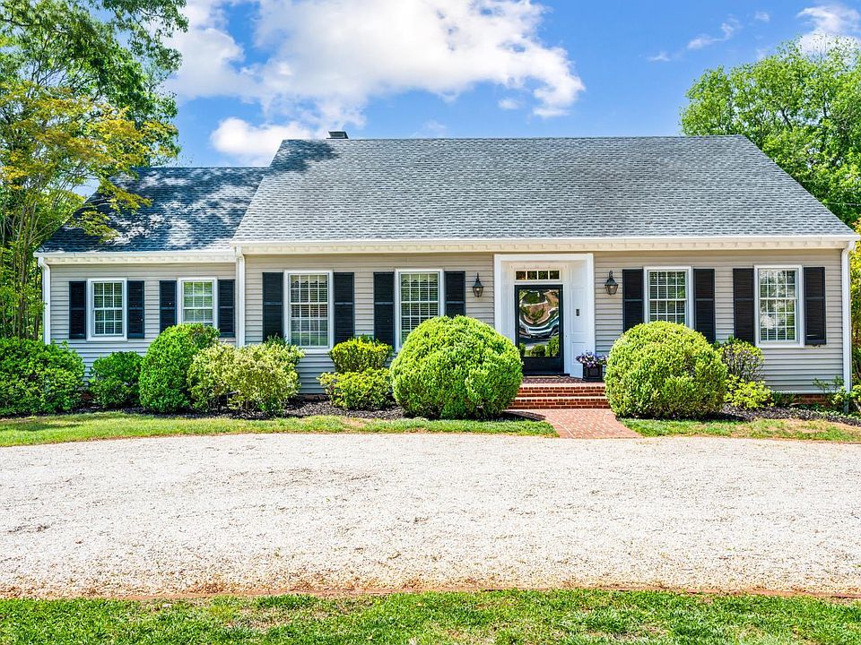 1st image of 217 Saint Andrews Cir