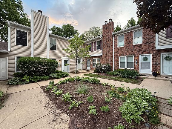 2nd image of 455 Kensington Ct