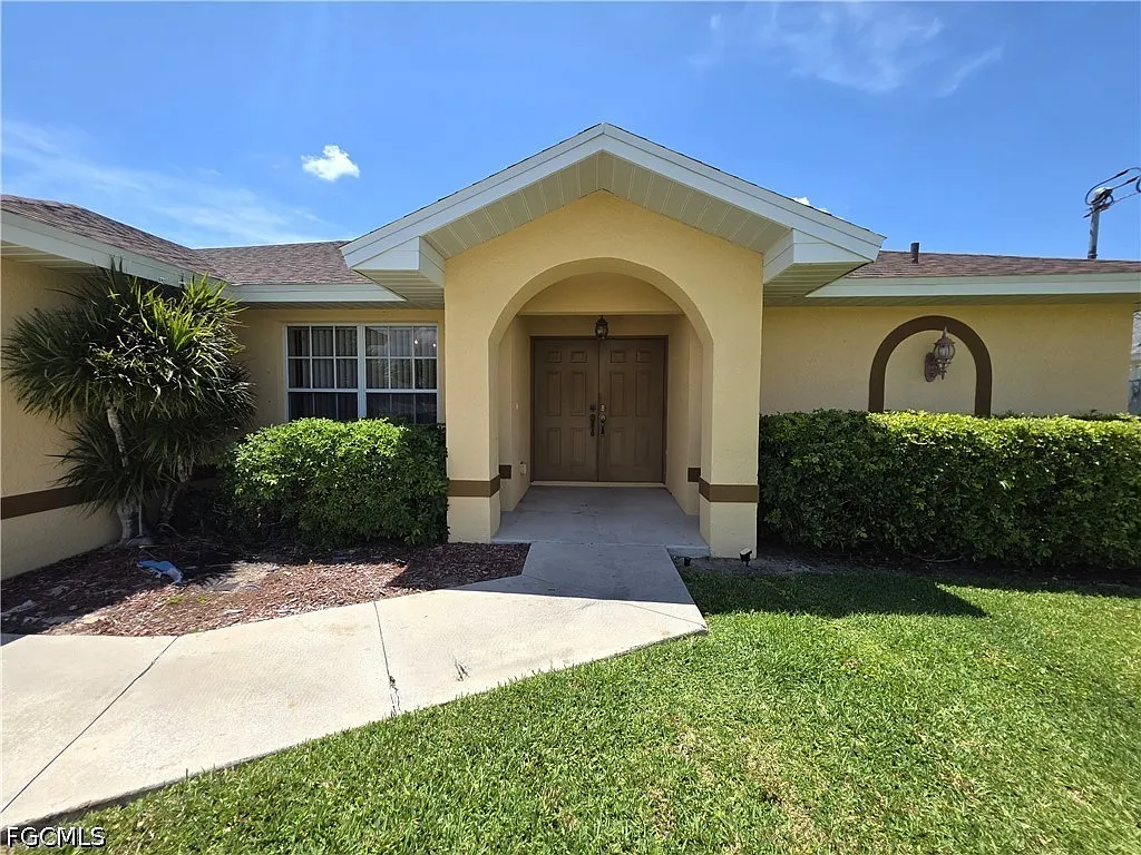 4 bed, 2.0 bath, 1859 sqft, $2,500 — Photo 2