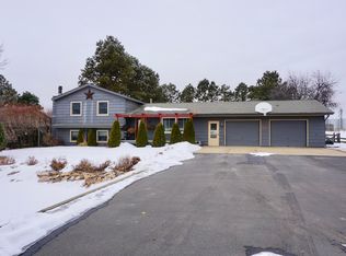 208 Palm Beach Rd, Dickinson, ND 58601