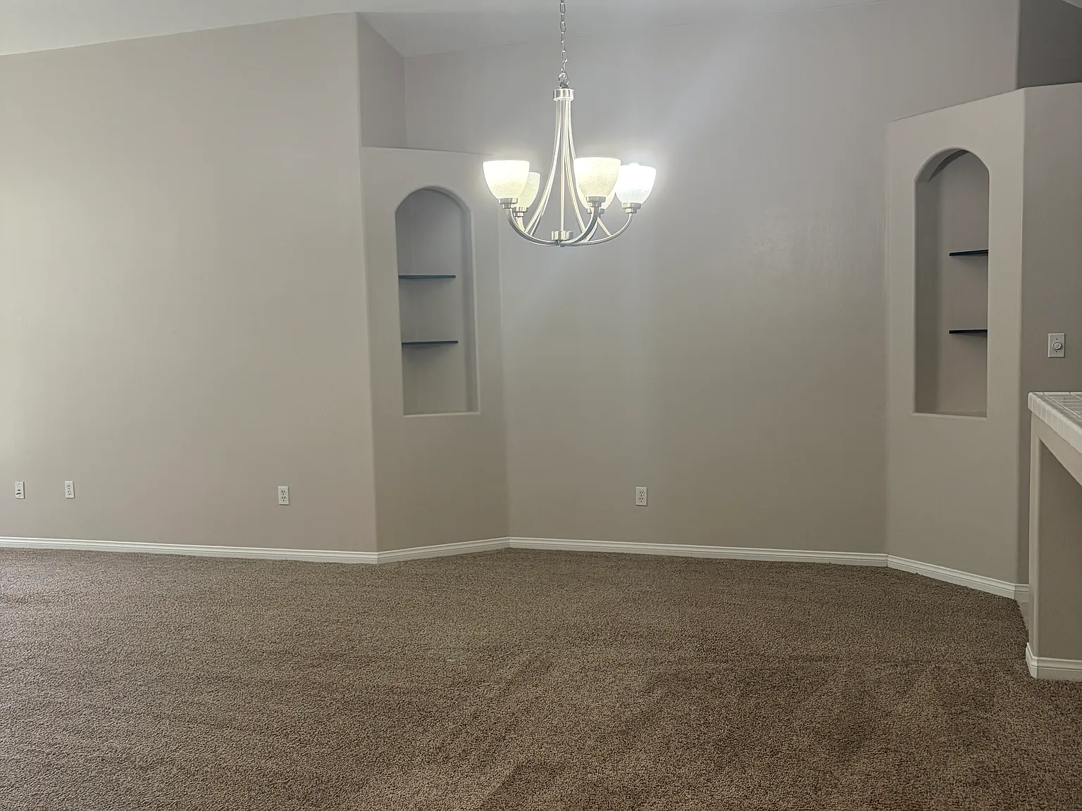 4 bed, 1700 sqft, $2,800 — Photo 2
