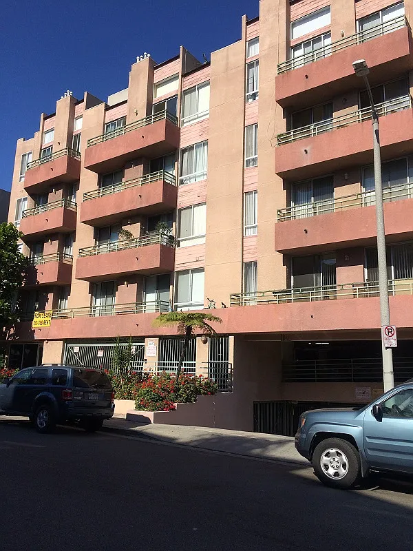 1220 N Las Palmas Ave — Photo 2