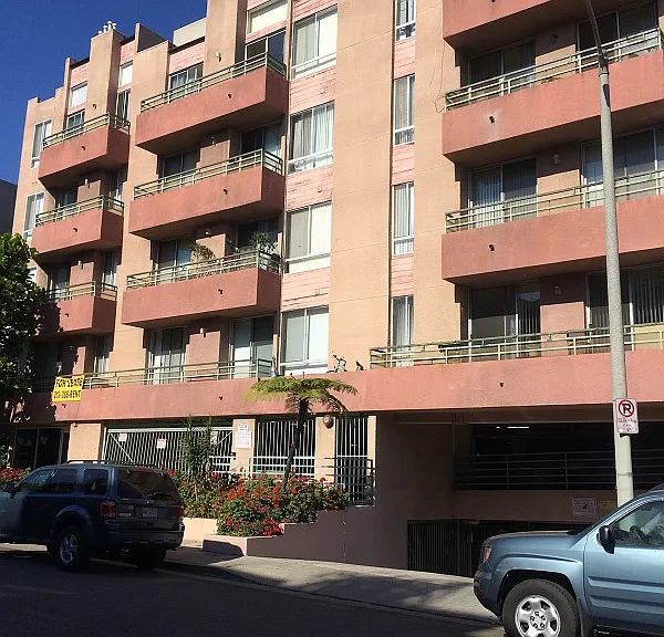 1220 N Las Palmas Ave — Photo 2