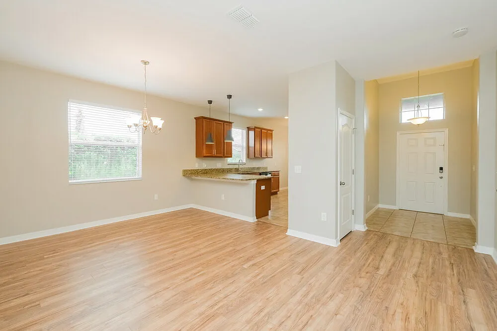 3 bed, 2.0 bath, 1672 sqft, $1,985 — Photo 4