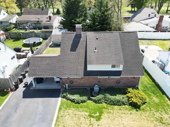6 Mead Lane, Westbury, NY 11590